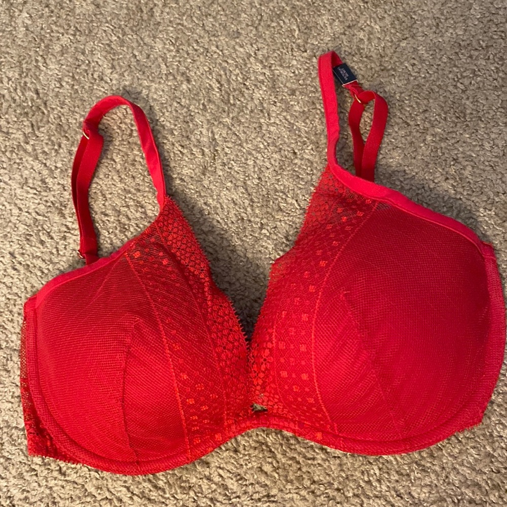 NWT Victoria’s Secret red lacy bralette 34DD